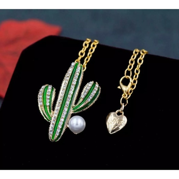 Crystal studded cactus necklace - Picture 3 of 3